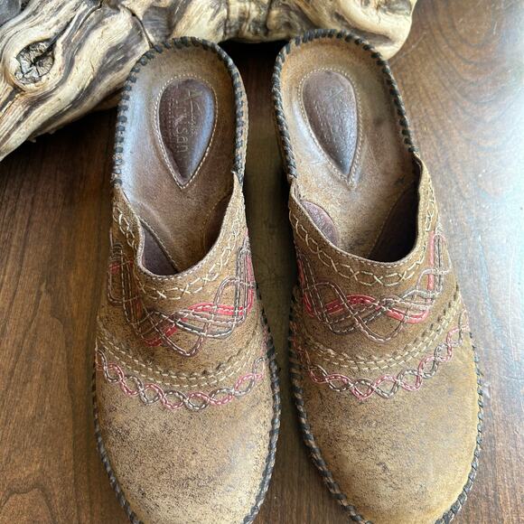 Clarks Artisan size 8 Distressed Leather Wedge Mule Clog Brown - Picture 4 of 11